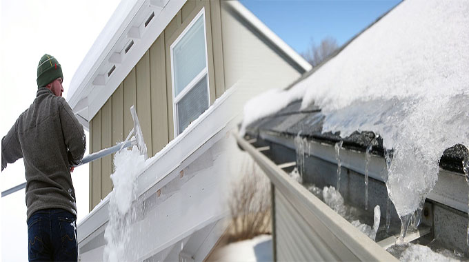 Effective Winter Roof Maintenance Tips for Older Homes